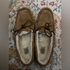 UGG Women's 11 Dakota Wool
Lined Moccasin Slippers - Chestnut Brown Pre Owned